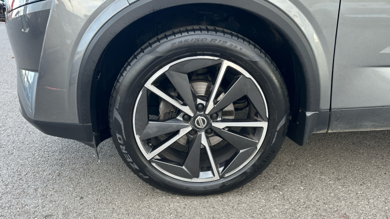 Nissan Qashqai 1.3 DiG-T MH Tekna 5dr Petrol Hatchback